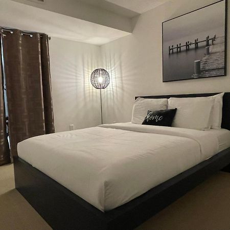 Cozy Open Concept 2Br 2Bath W/Parking -Jays/Cn Apartment Toronto Exterior photo