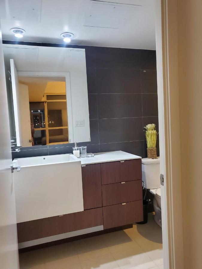 Cozy Open Concept 2Br 2Bath W/Parking -Jays/Cn Apartment Toronto Exterior photo
