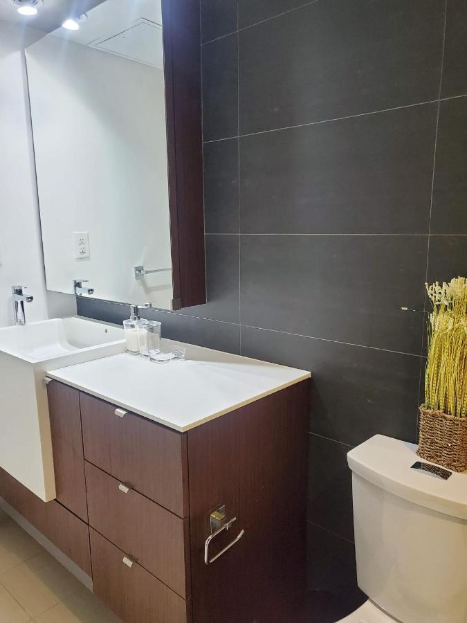 Cozy Open Concept 2Br 2Bath W/Parking -Jays/Cn Apartment Toronto Exterior photo